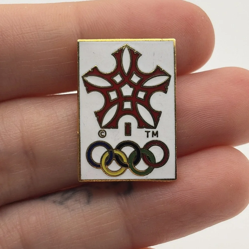 1988 Calgary Winter Olympics Snowflake Logo Olympic‎ Rings Lapel Hat Pin